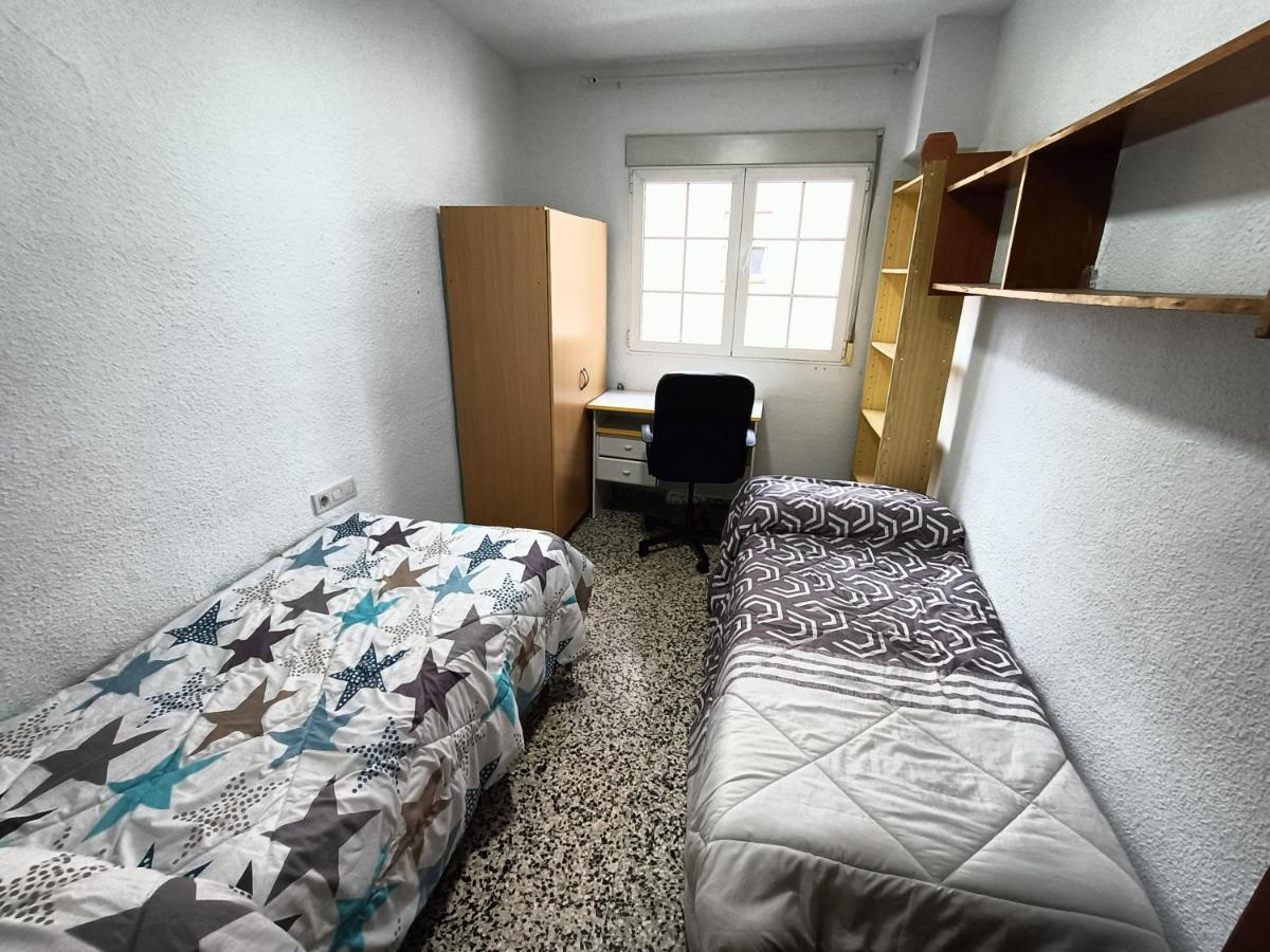 Apartamento 3 Dormitorios Frente A Hospital De Traumatologia 그라나다 외부 사진
